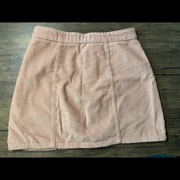 Pink A-line skirt with buttons - Picture 2 of 2